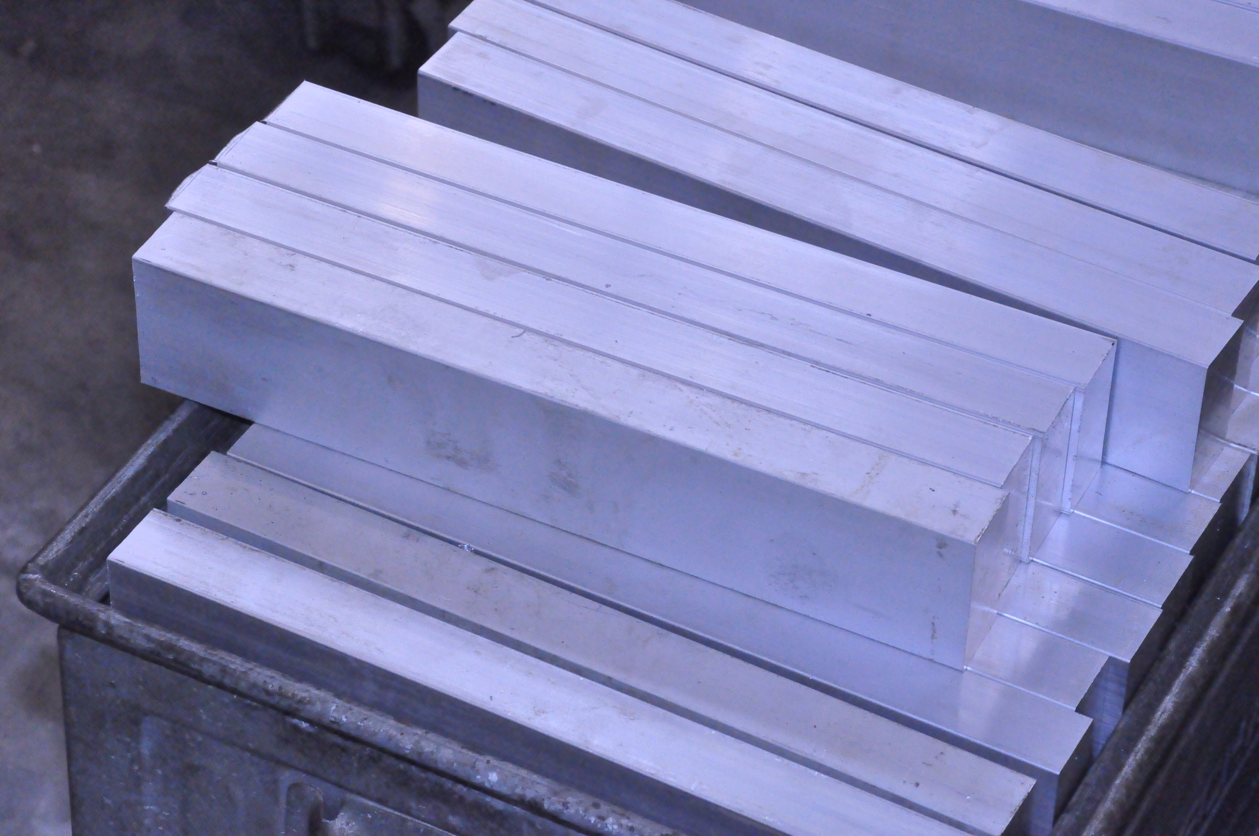Semilavorato in metallo fresato CNC